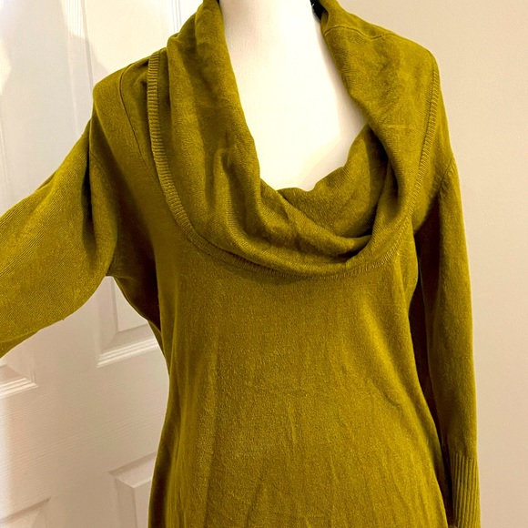 Connected woman’s Dress - Picture 2 of 3